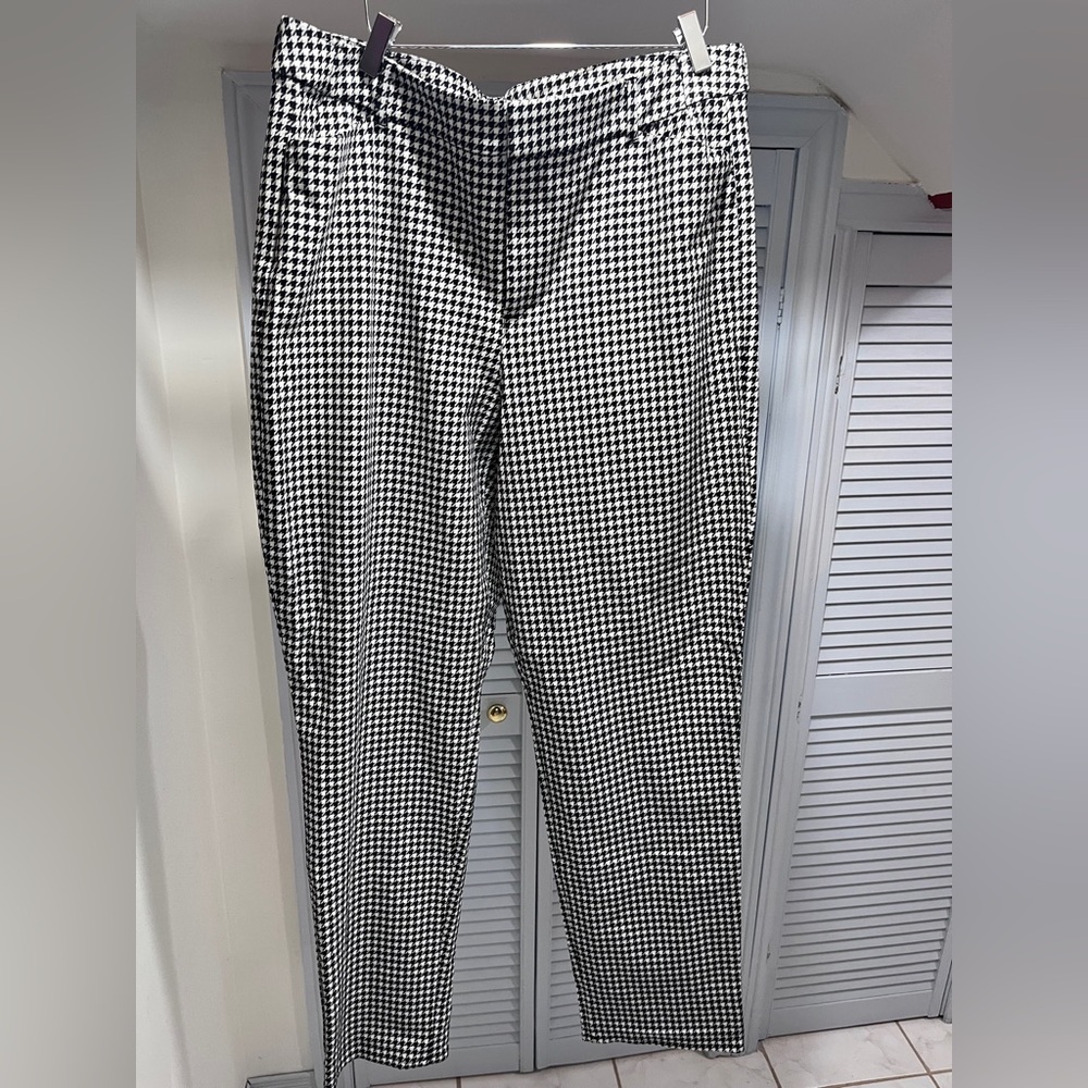 Ladies Black and White Pants